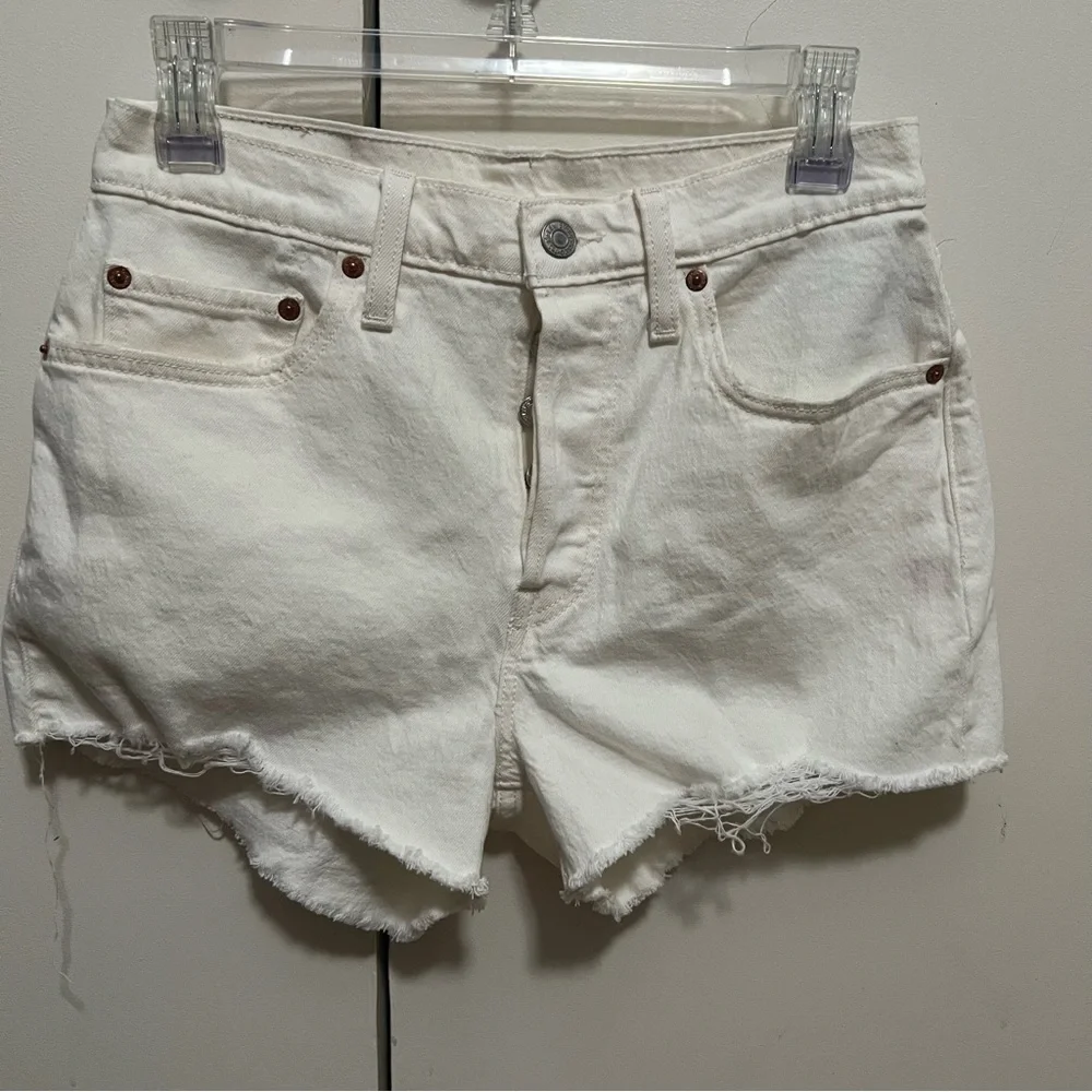 Levi’s 501 Cream Denim Shorts - Size‎ 27 cutoff 90’s